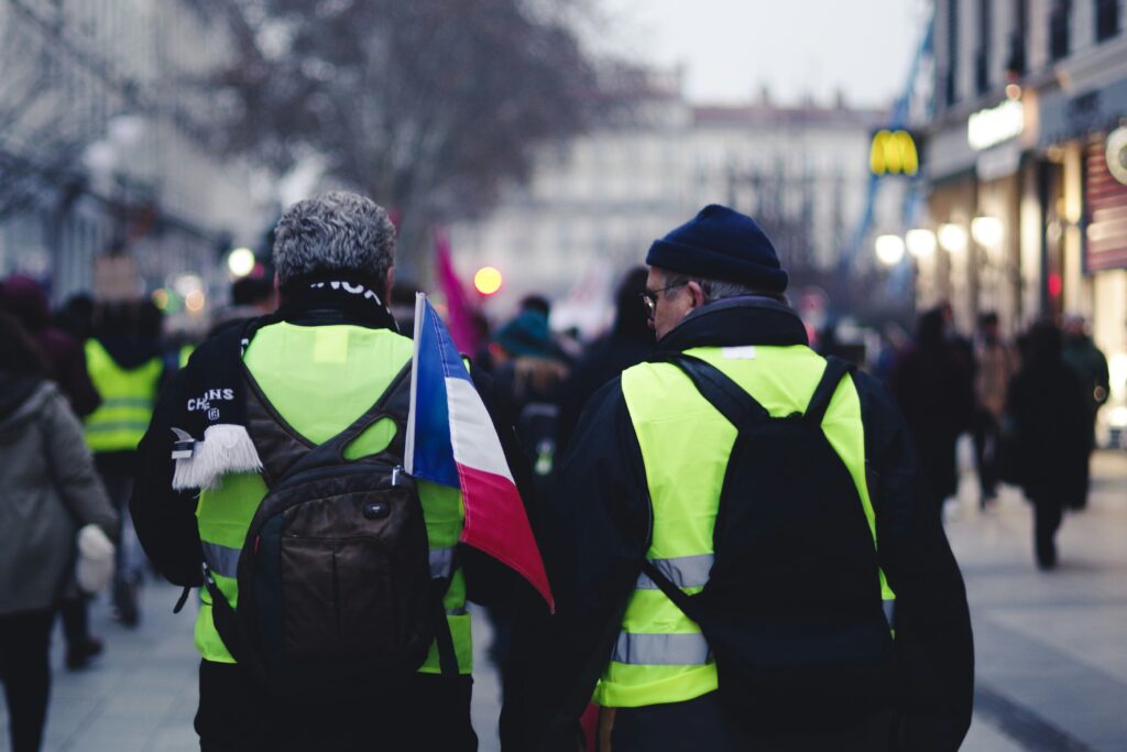 Gilets jaunes, ancien et nouveau pouvoir : la démocratie doit devenir bilingue